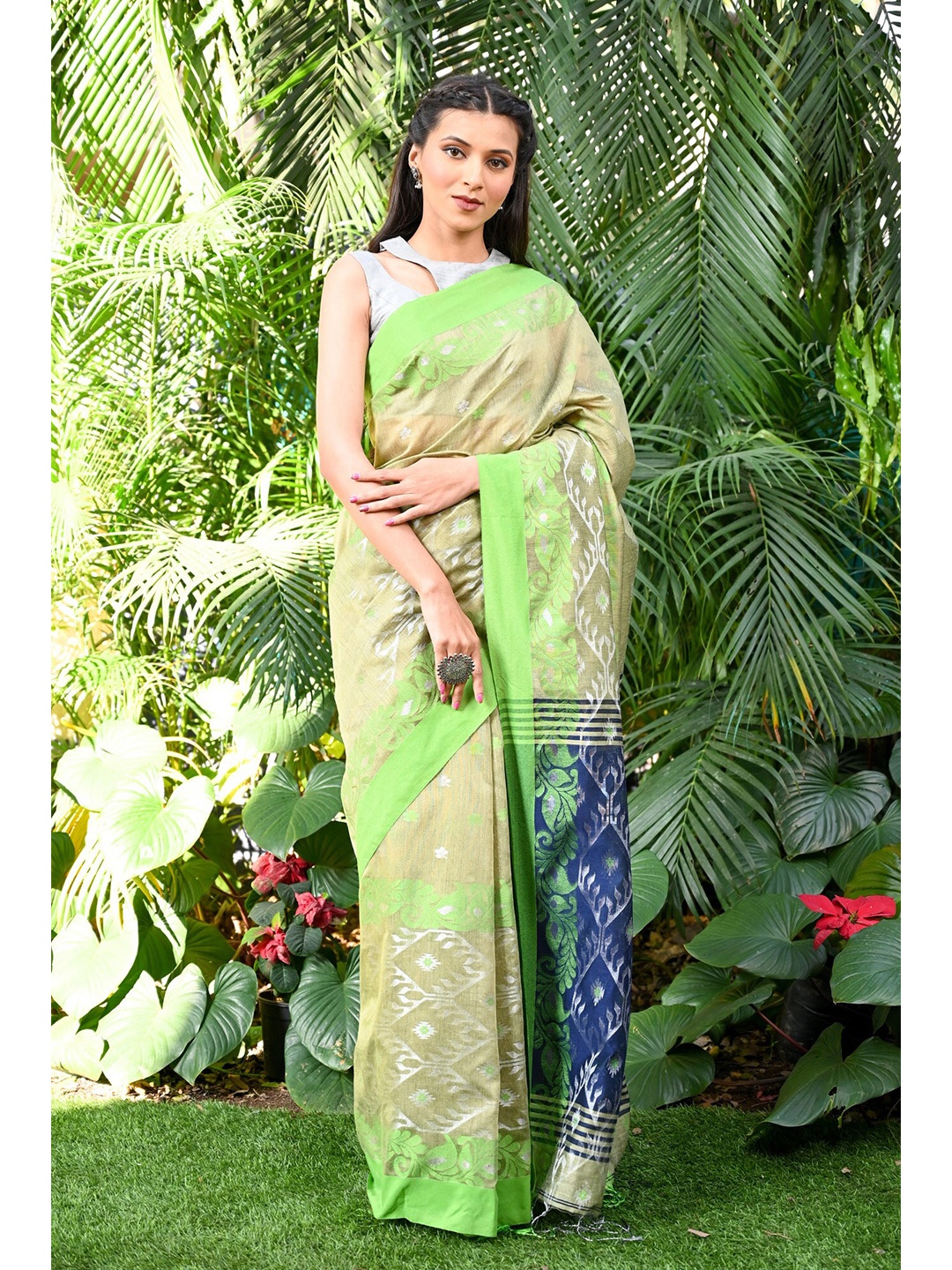 

BEATITUDE Floral Woven Design Saree, Beige