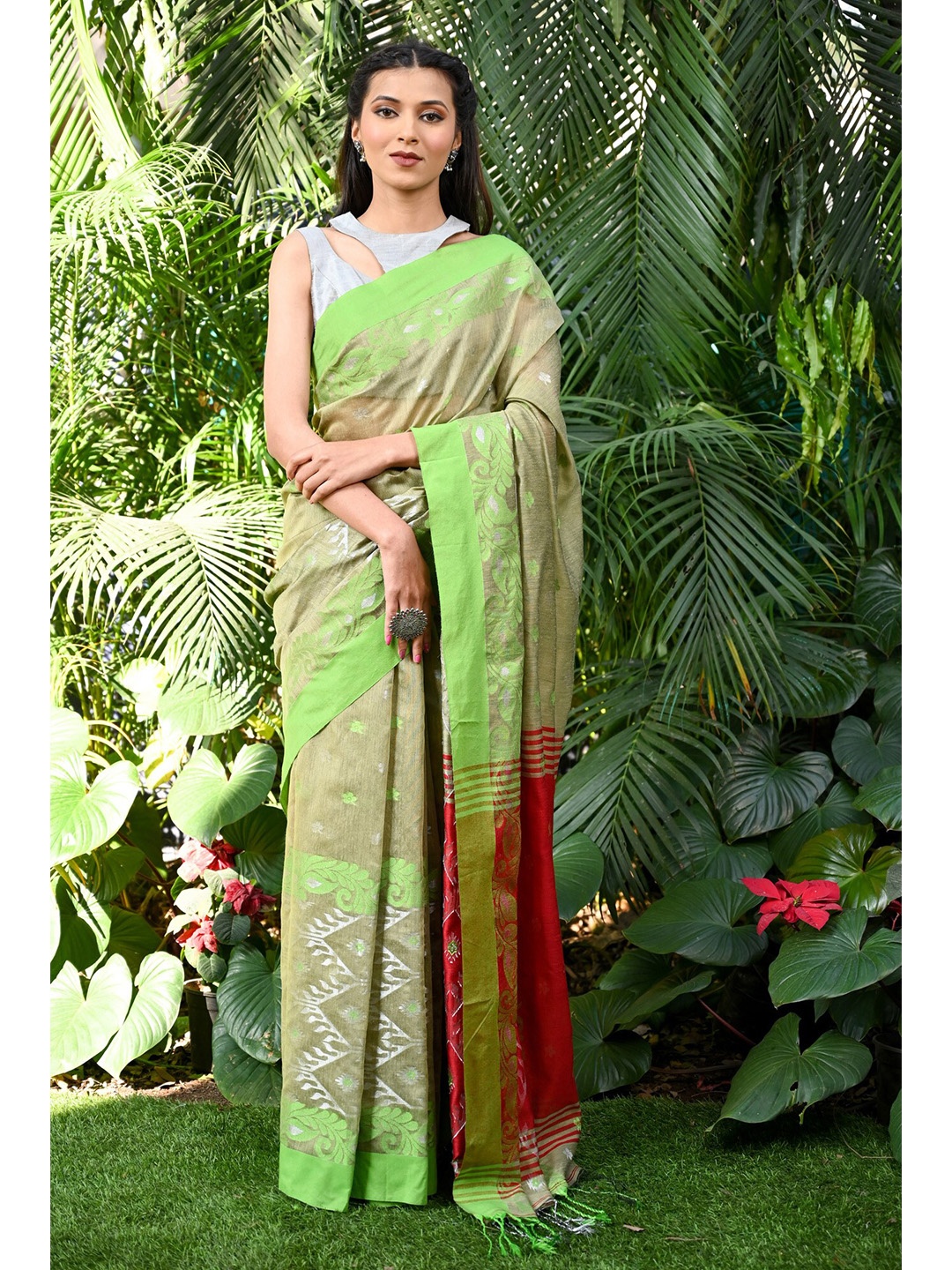 

BEATITUDE Floral Motif Woven Design Zari Silk Cotton Saree, Beige