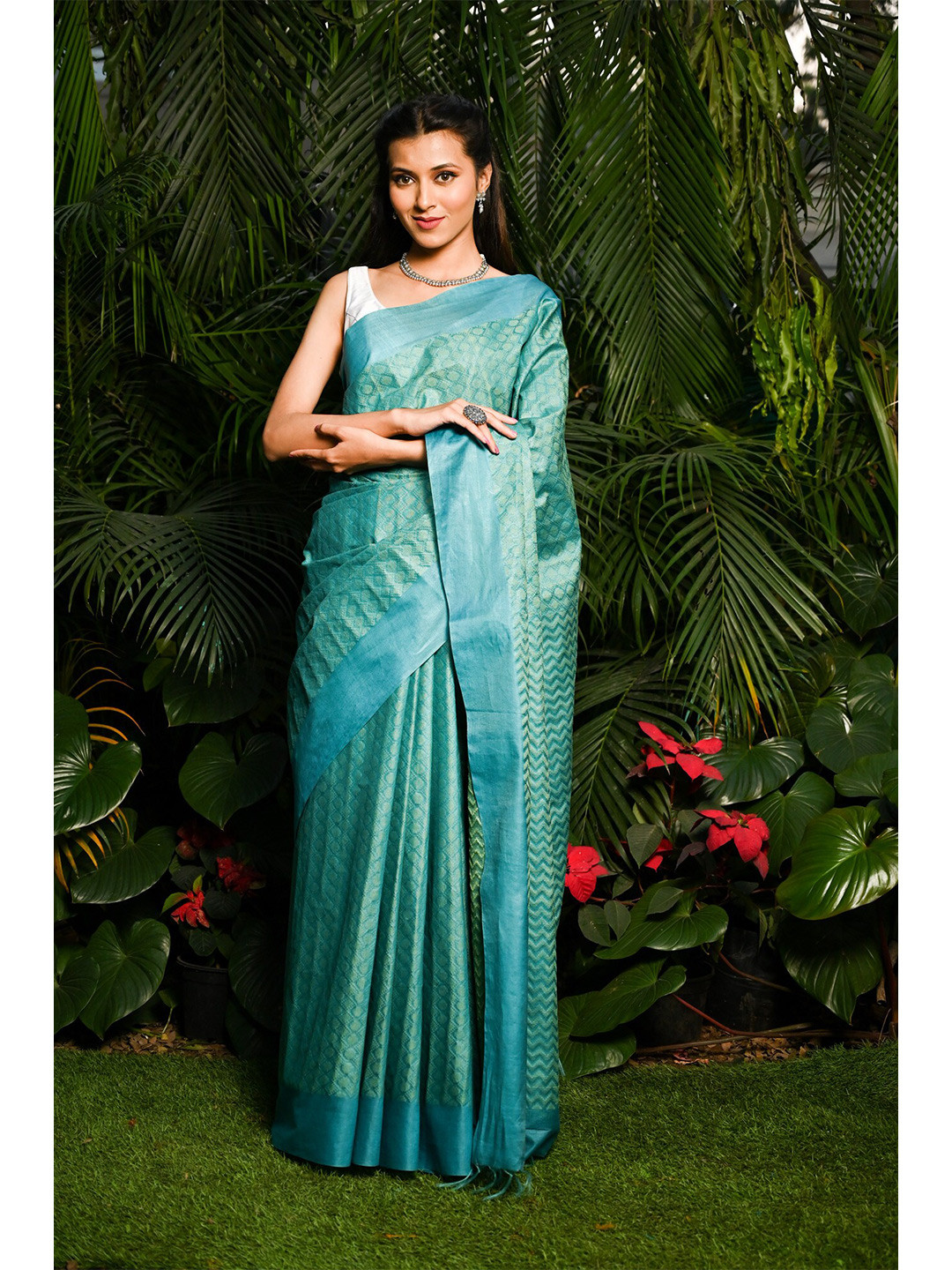 

BEATITUDE Floral Motif Woven Design Zari Saree, Green