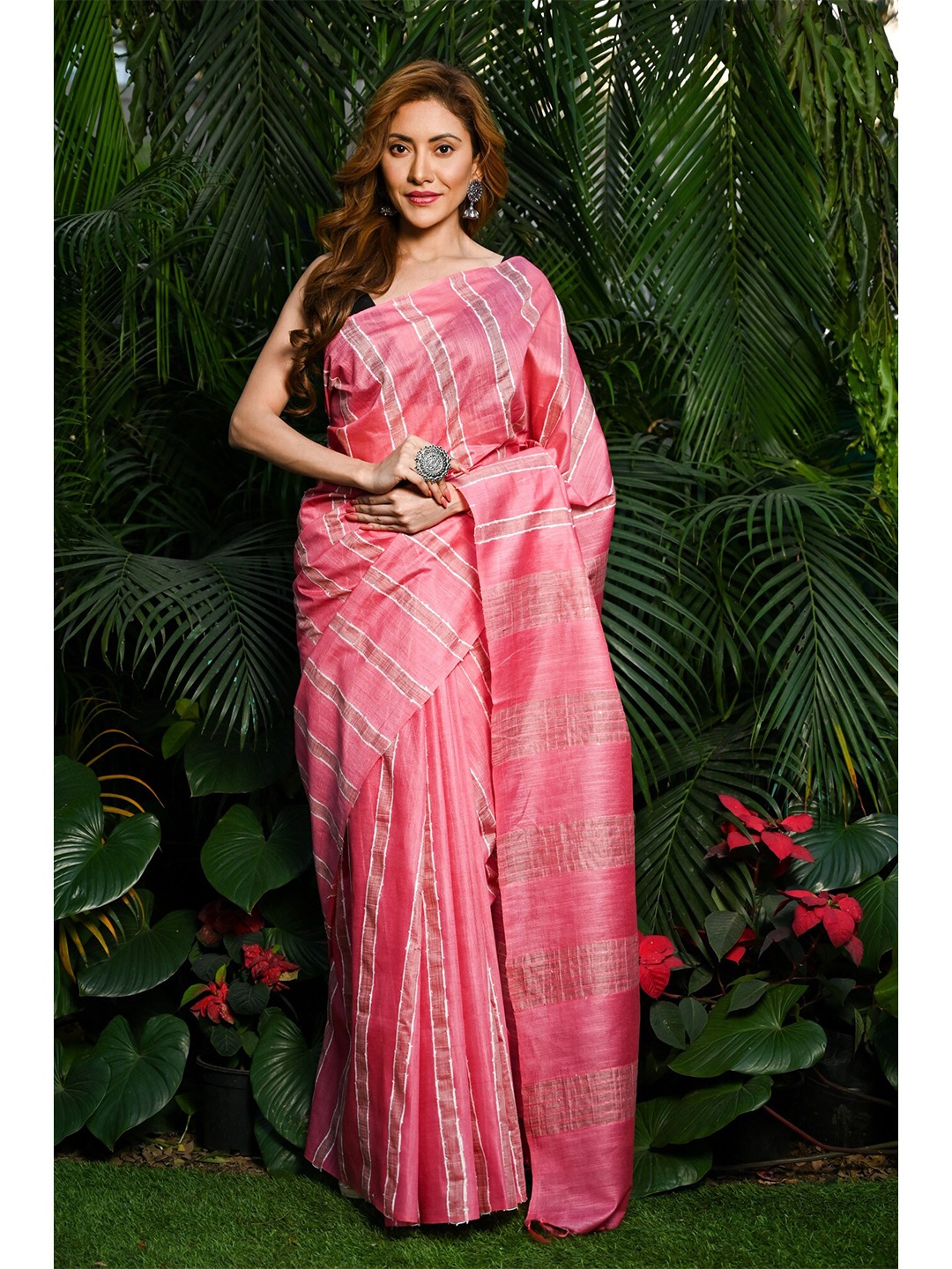 

BEATITUDE Striped Woven Design Saree, Pink