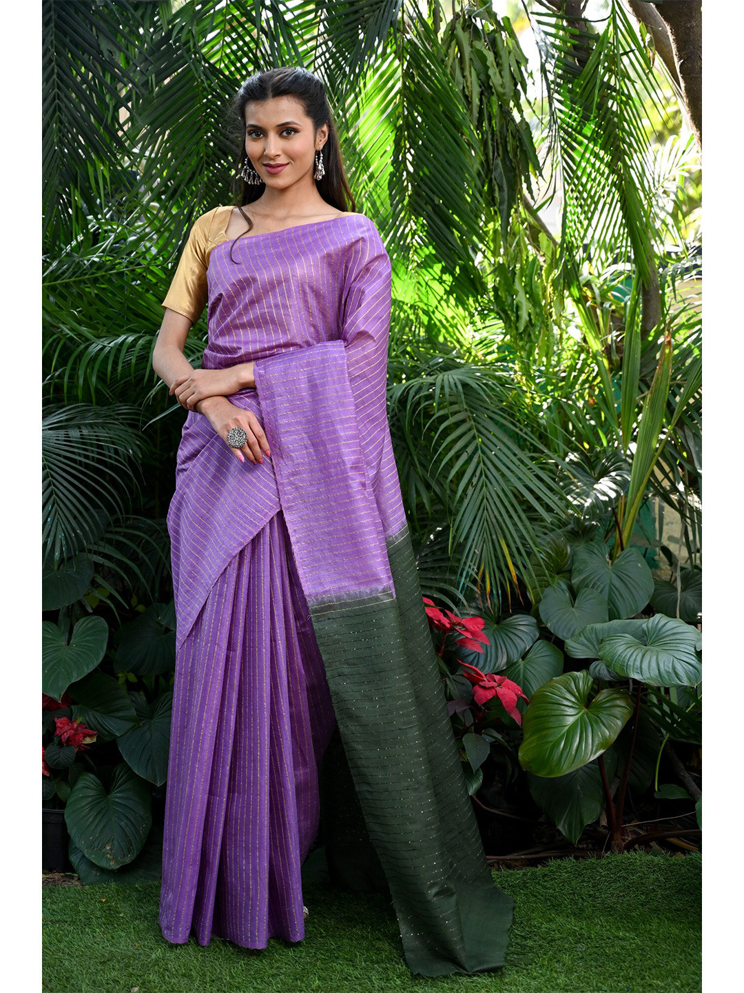 

BEATITUDE Striped Woven Design Zari Saree, Purple