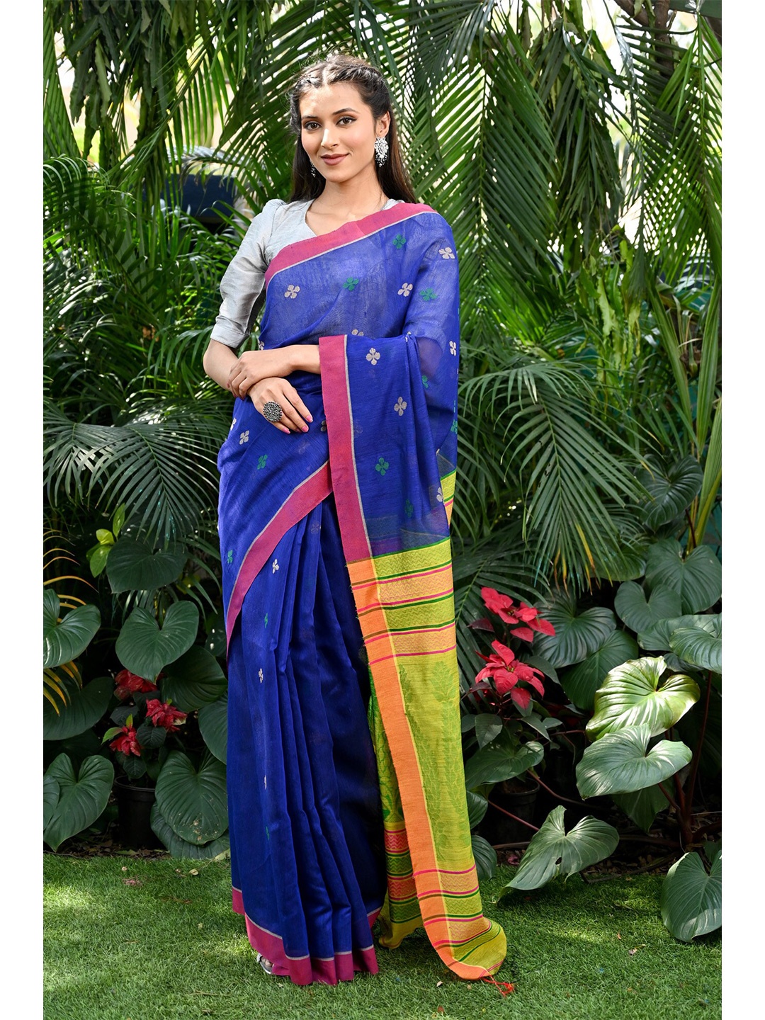 

BEATITUDE Floral Woven Design Zari Silk Cotton Saree, Blue