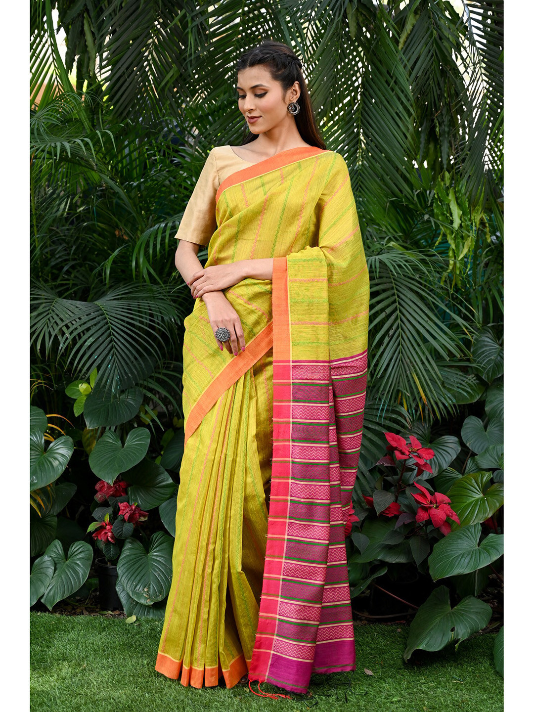 

BEATITUDE Striped Woven Design Saree, Green