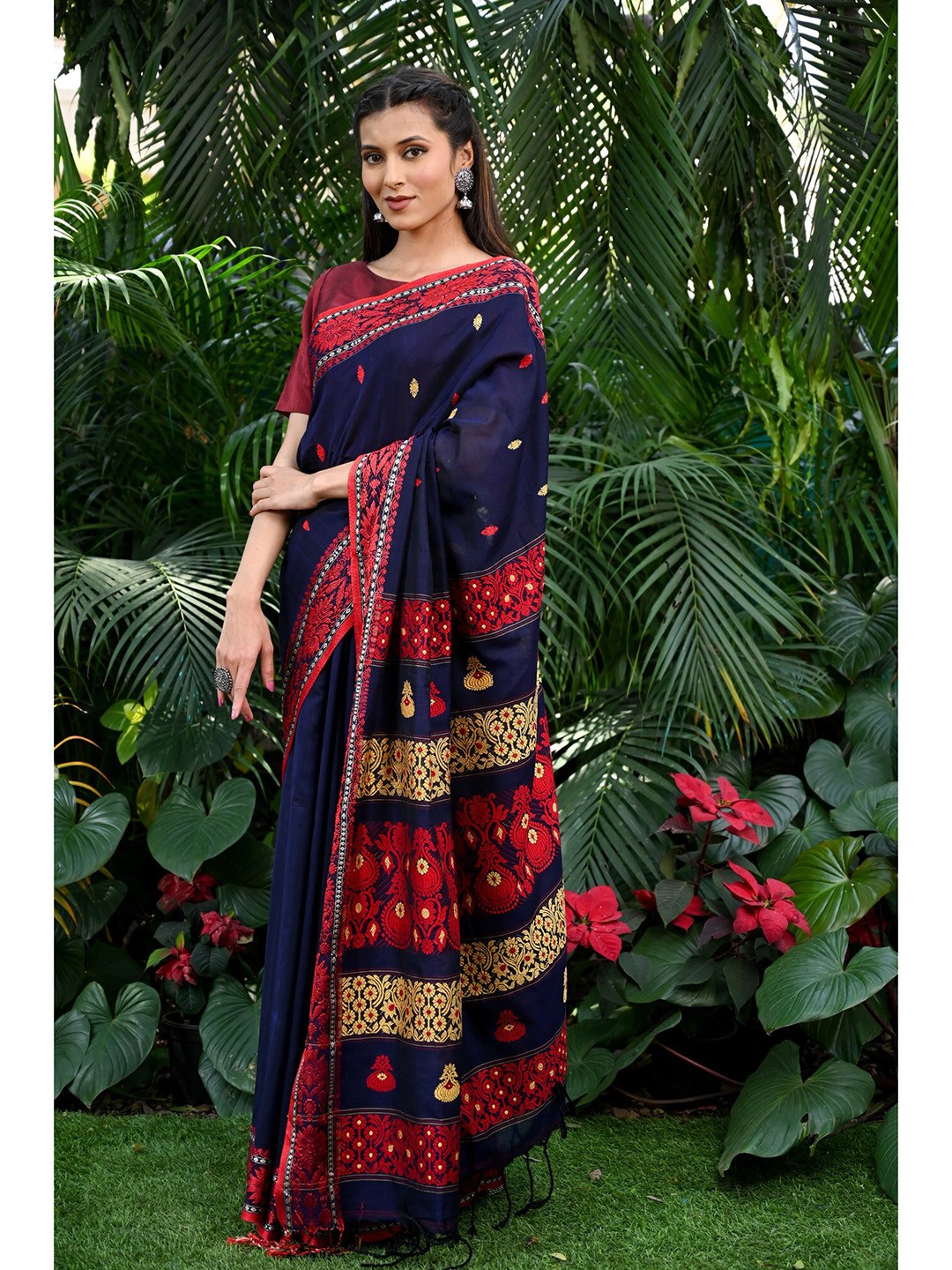 

BEATITUDE Ethnic Motifs Woven Design Silk Cotton Saree, Navy blue