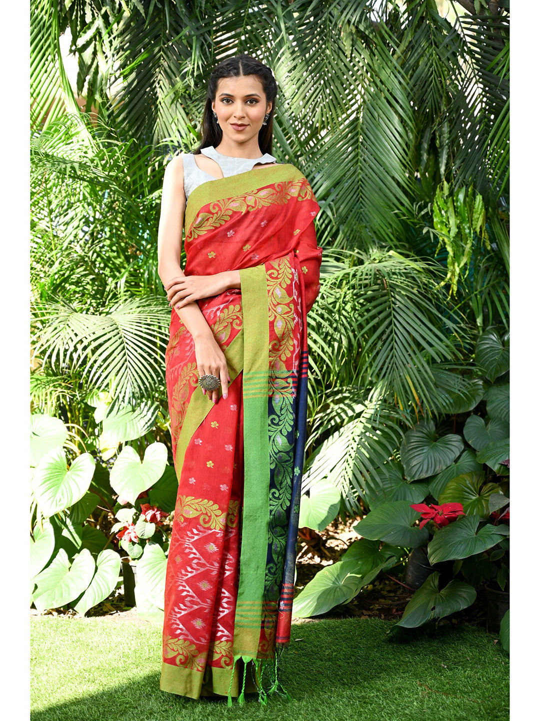 

BEATITUDE Floral Woven Design Silk Cotton Saree, Red