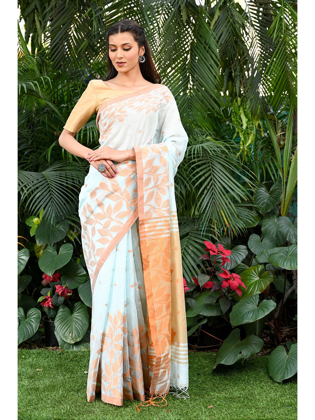 

BEATITUDE Woven Design Silk Cotton Saree, Blue