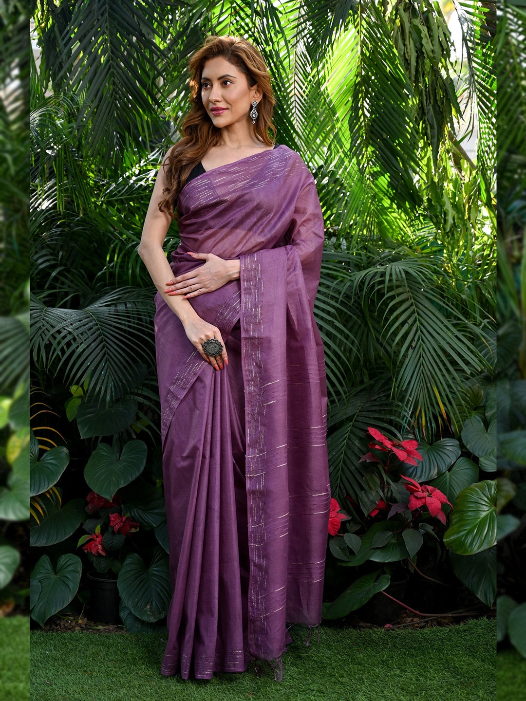 

BEATITUDE Zari Striped Silk Blend Saree, Purple