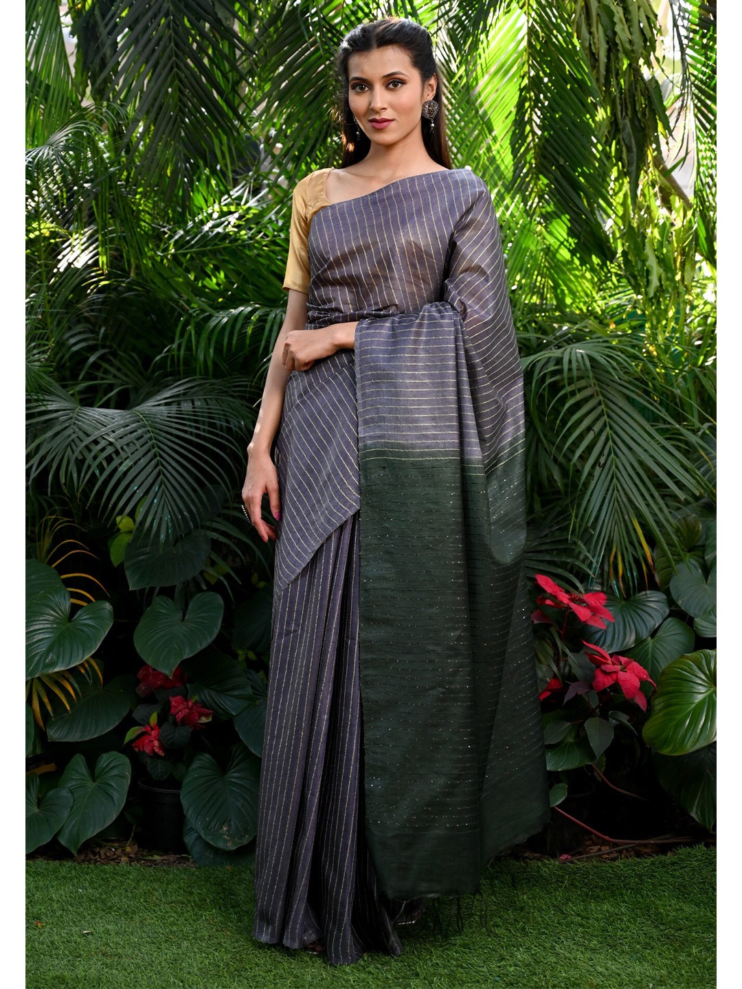 

BEATITUDE Striped Woven Design Saree, Grey