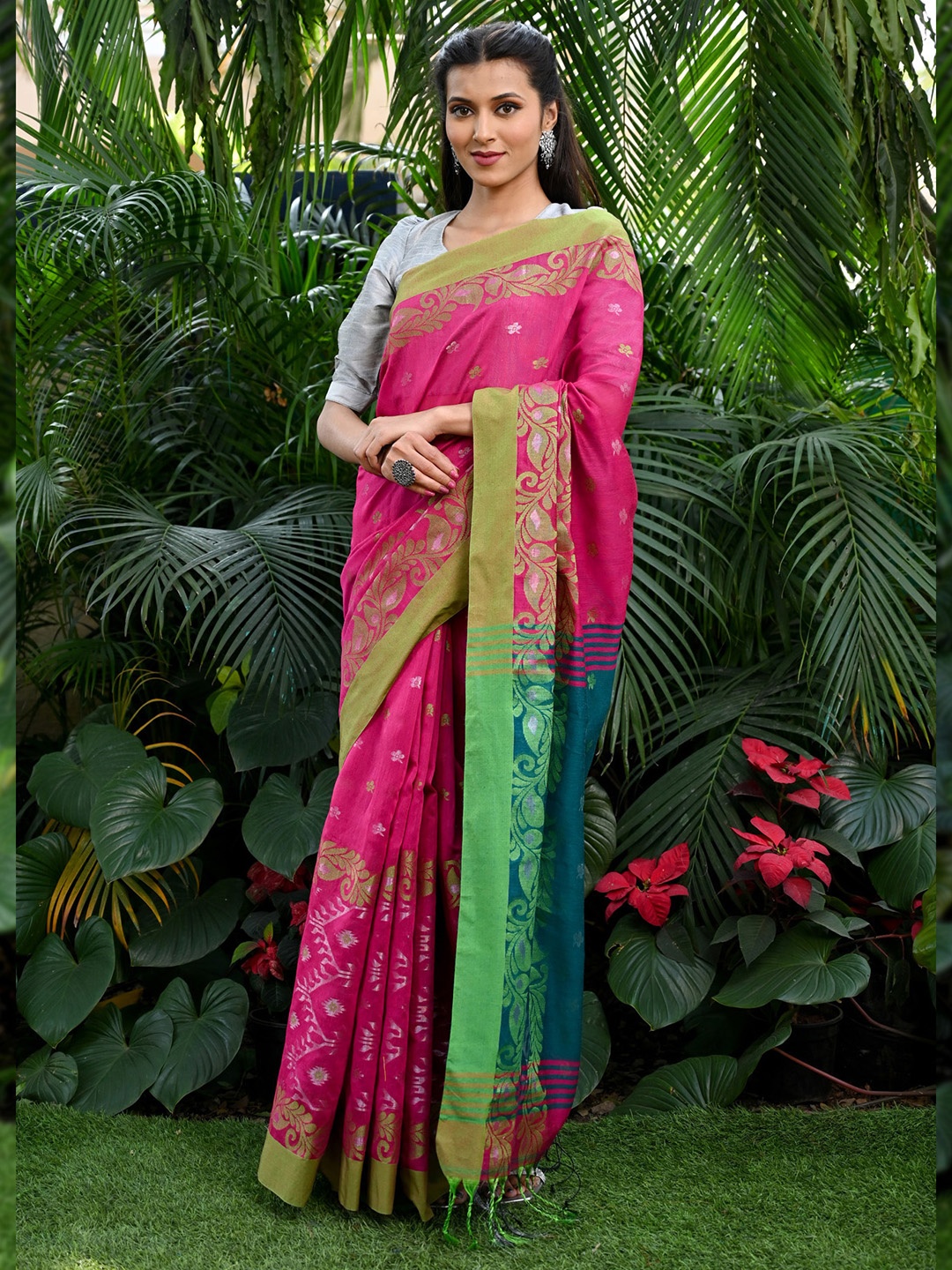 

BEATITUDE Floral Woven Design Silk Cotton Saree, Pink