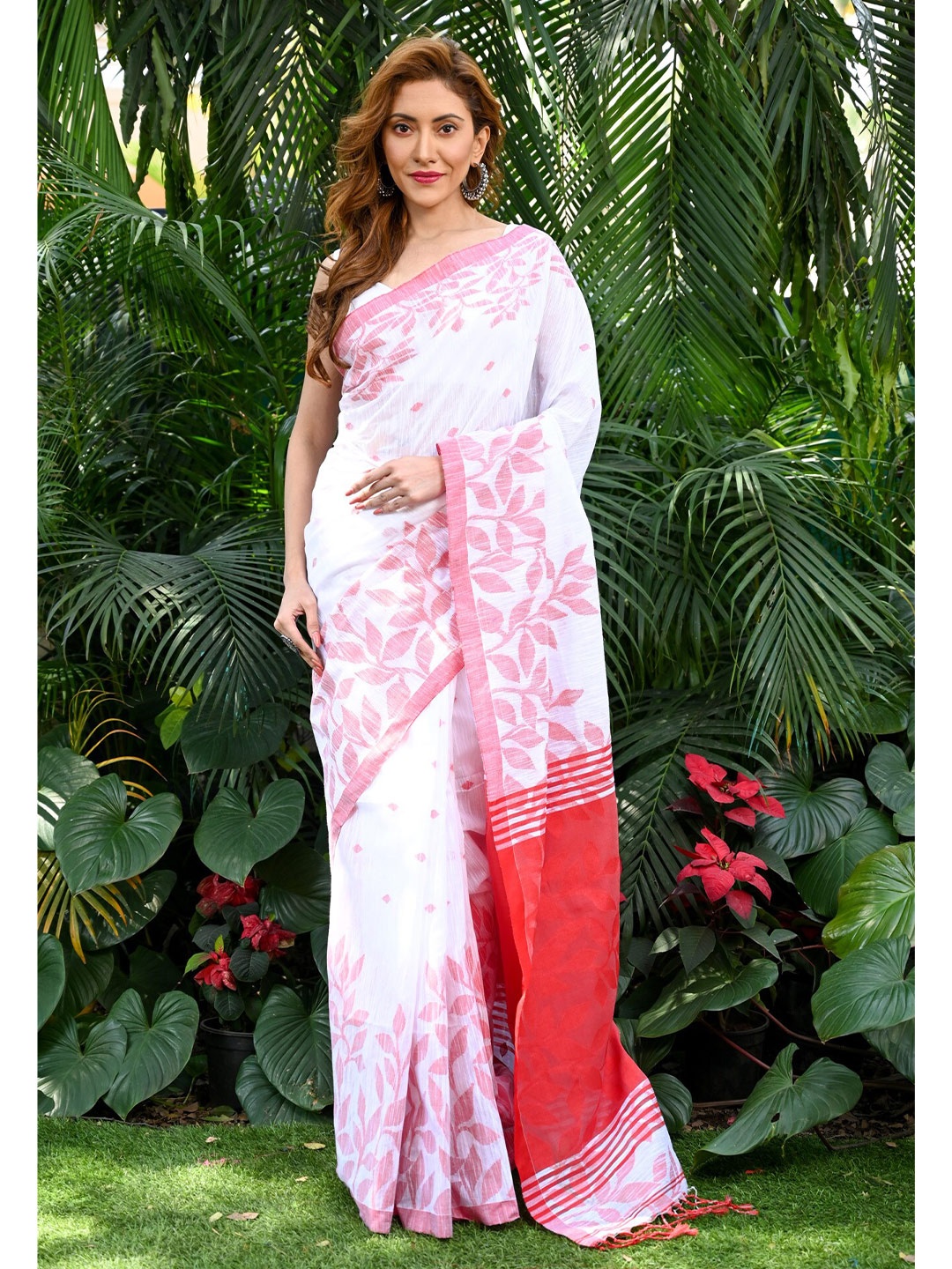 

BEATITUDE Floral Woven Design Silk Cotton Saree, White