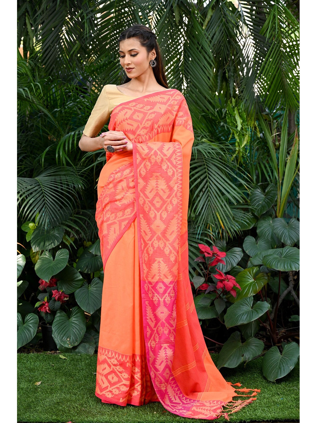 

BEATITUDE Ethnic Motifs Woven Design Saree, Peach