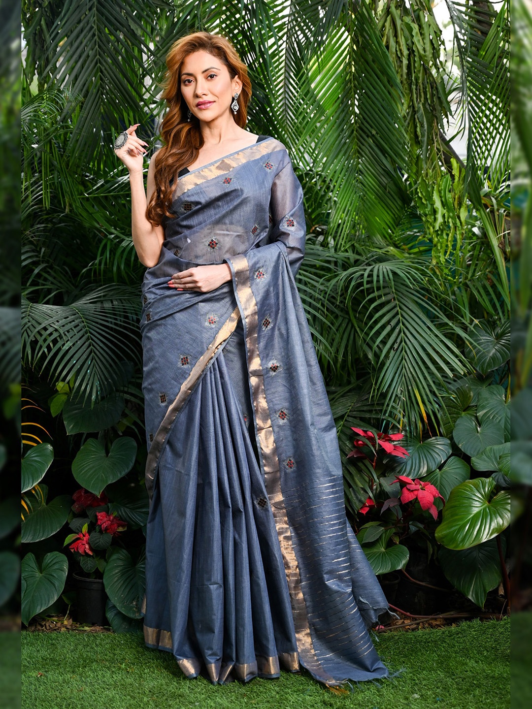 

BEATITUDE Ethnic Motifs Woven Design Embroidered Saree, Grey