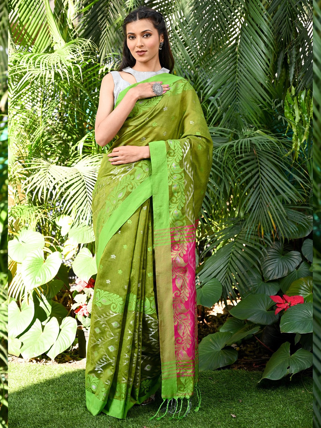 

BEATITUDE Floral Woven Design Silk Cotton Saree, Green