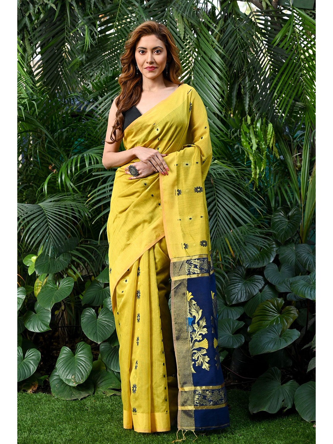 

BEATITUDE Floral Woven Design Saree, Yellow