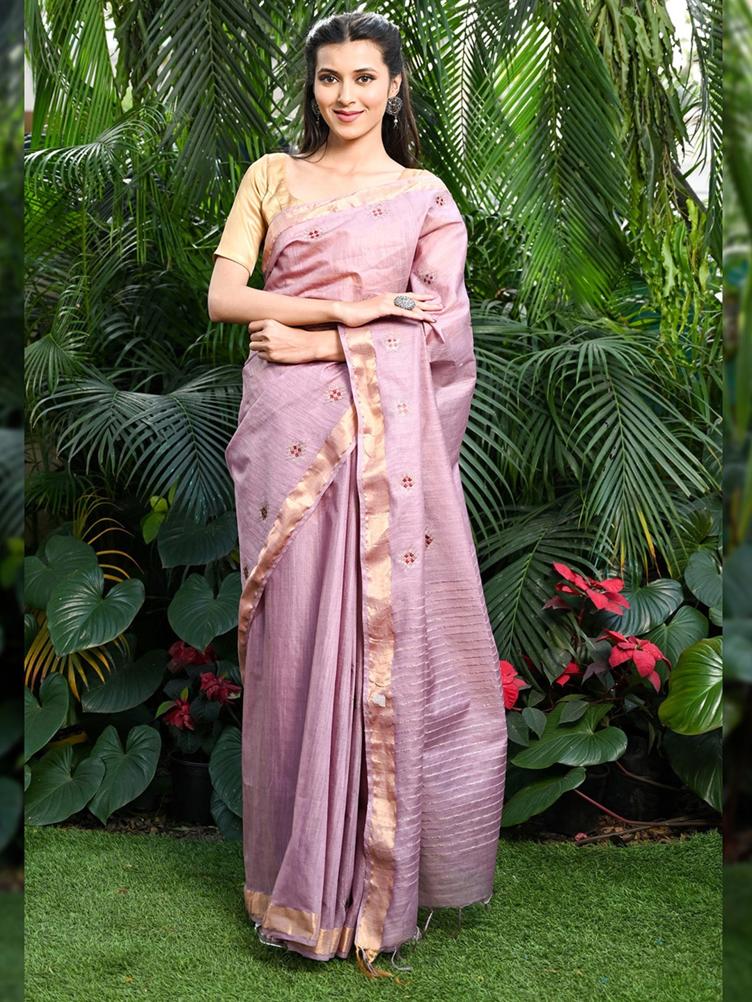 

BEATITUDE Geometric Woven Design Zari Silk Blend Saree, Pink