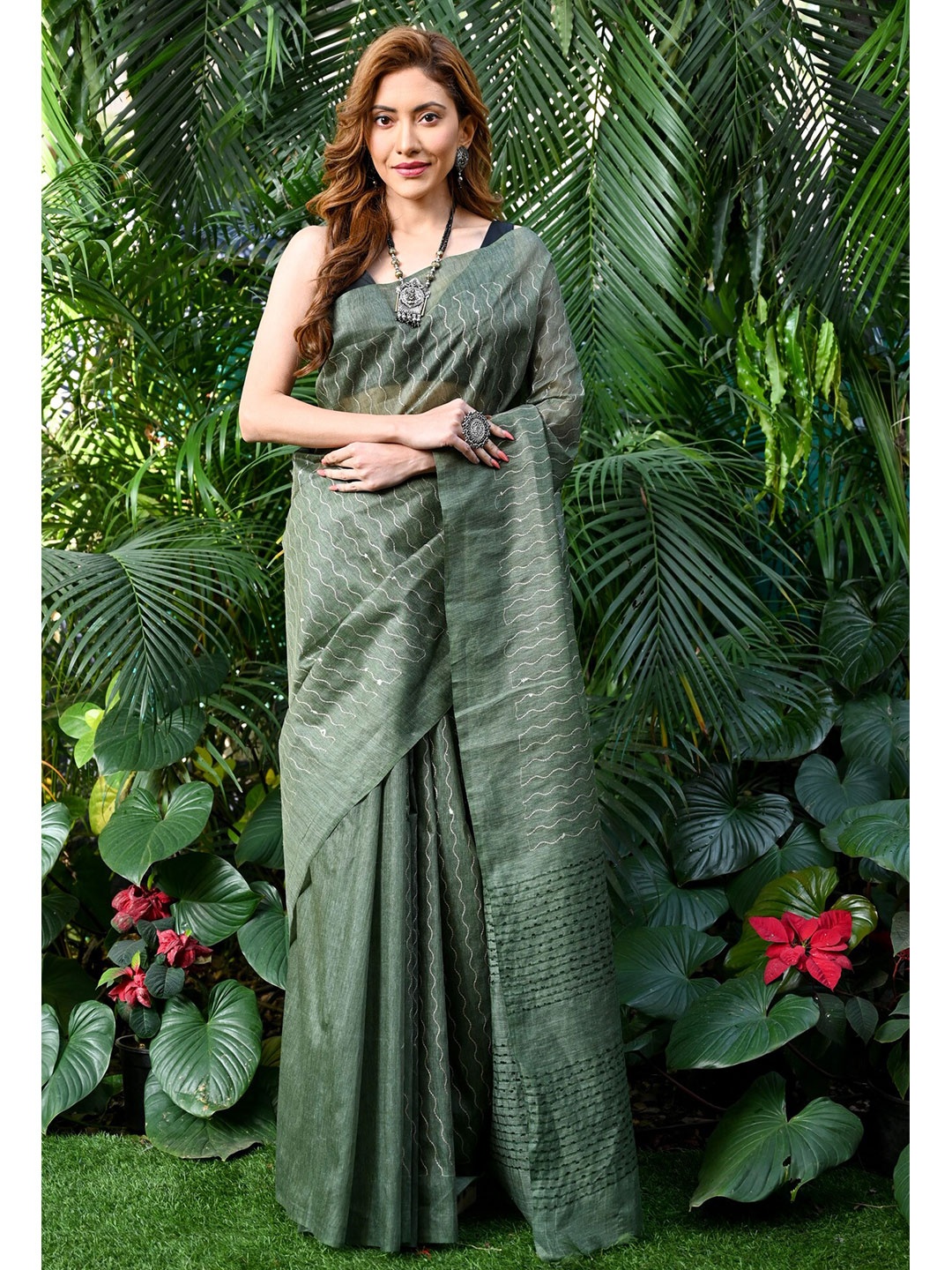

BEATITUDE Striped Embroidered Kota Banswara Silk Saree, Olive