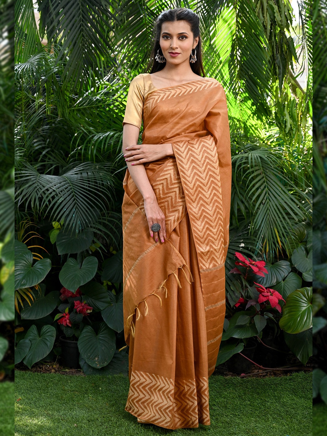 

BEATITUDE Woven Design Silk Blend Saree, Brown