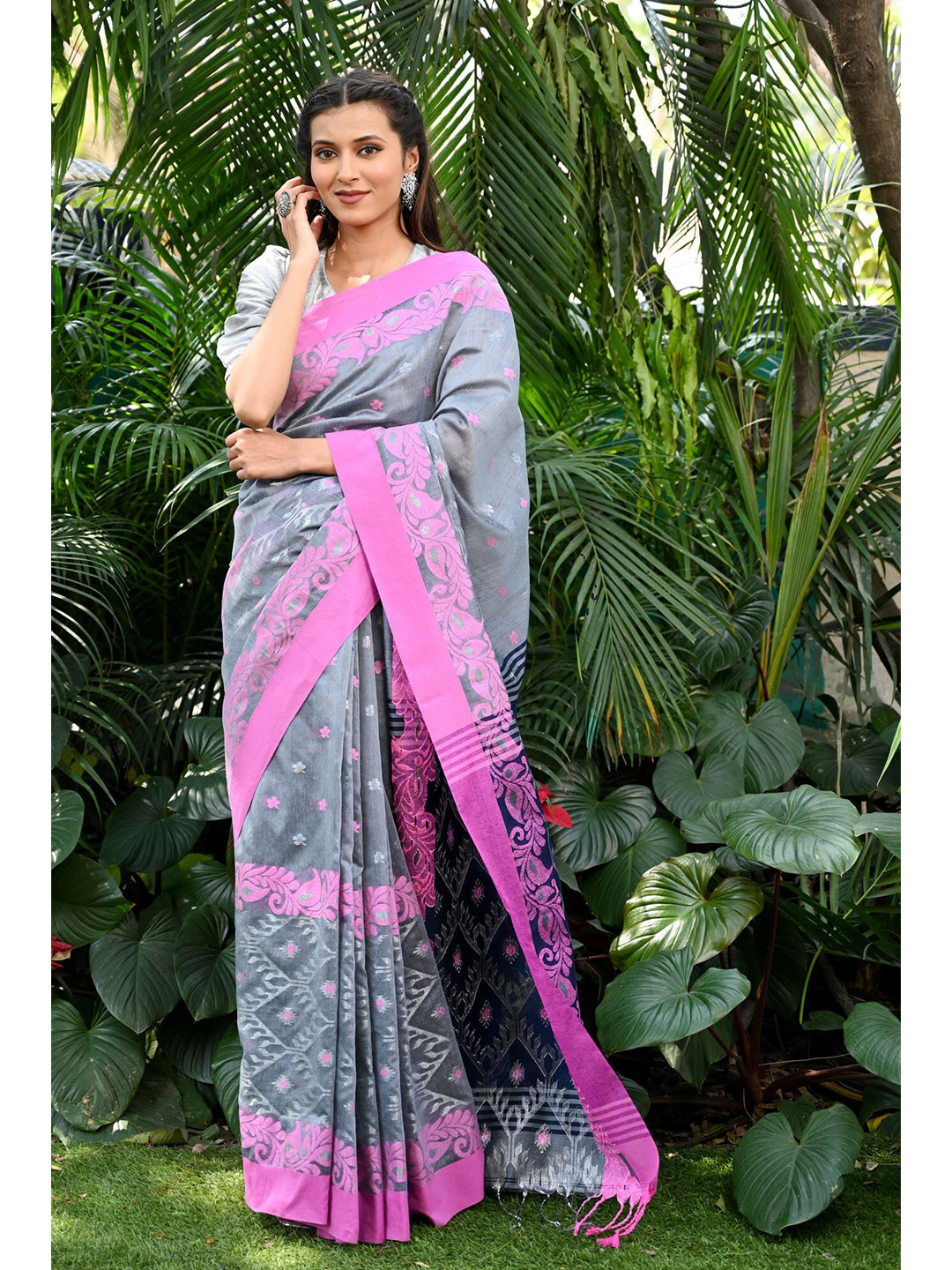 

BEATITUDE Floral Motif Woven Design Silk Cotton Saree, Grey