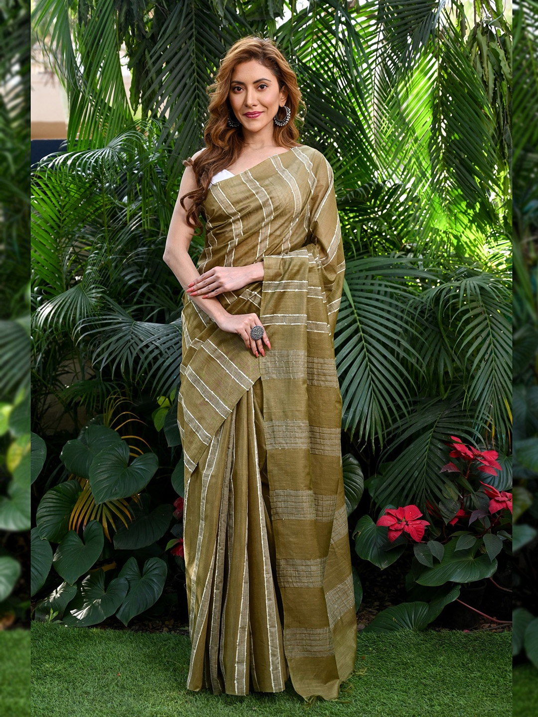 

BEATITUDE Striped Woven Design Saree, Green