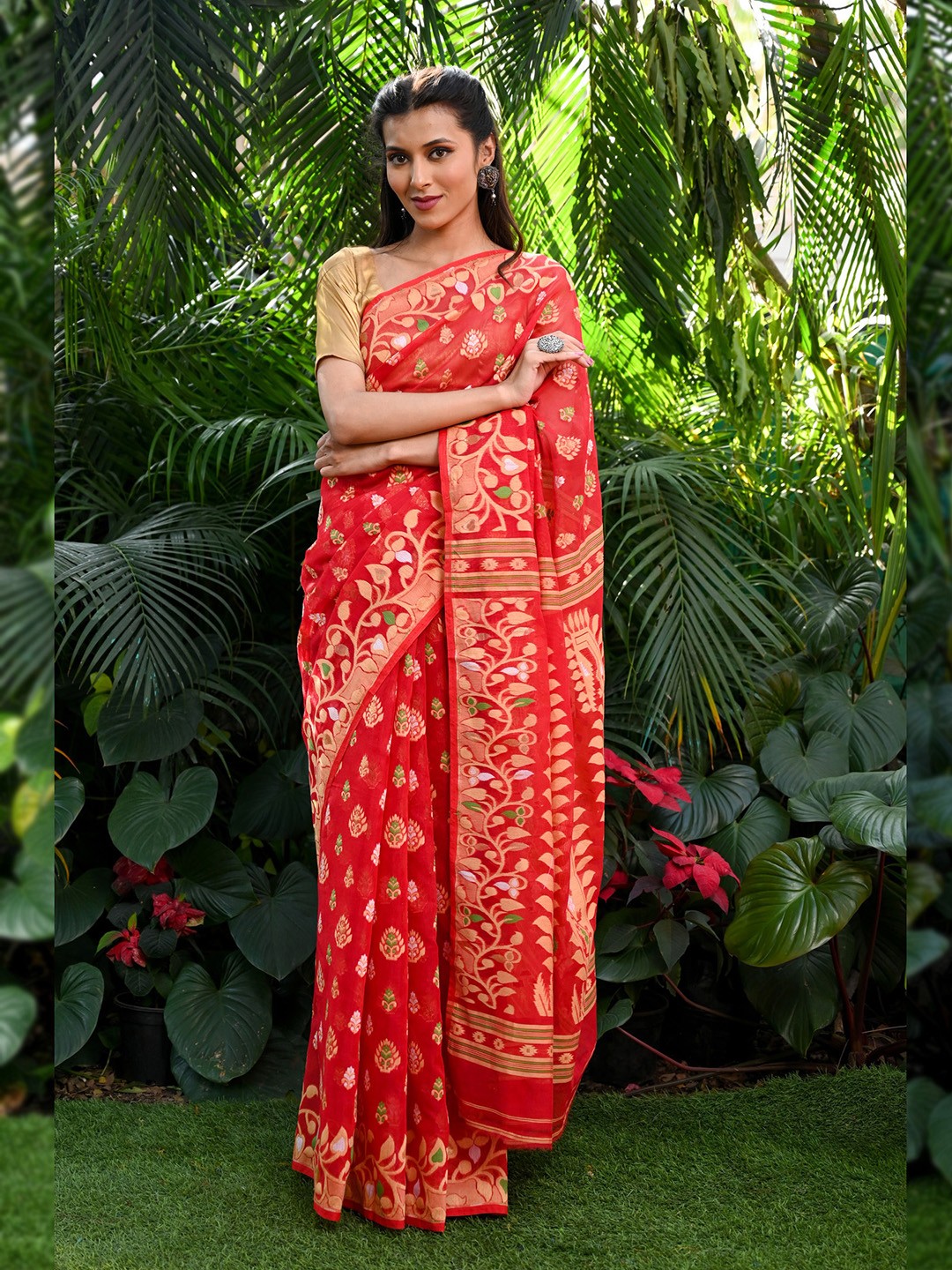 

BEATITUDE Ethnic Motifs Woven Design Saree, Red