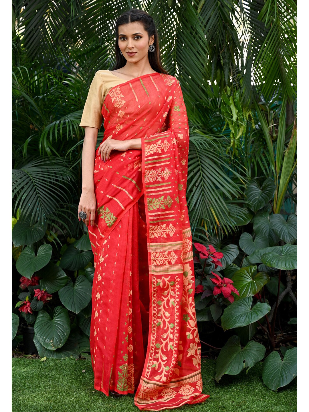 

BEATITUDE Woven Design Silk Cotton Saree, Red