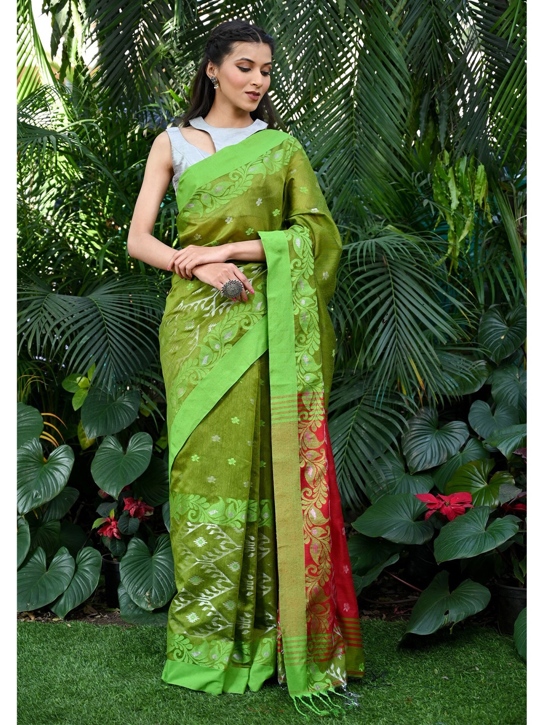 

BEATITUDE Floral Woven Design Silk Cotton Saree, Green