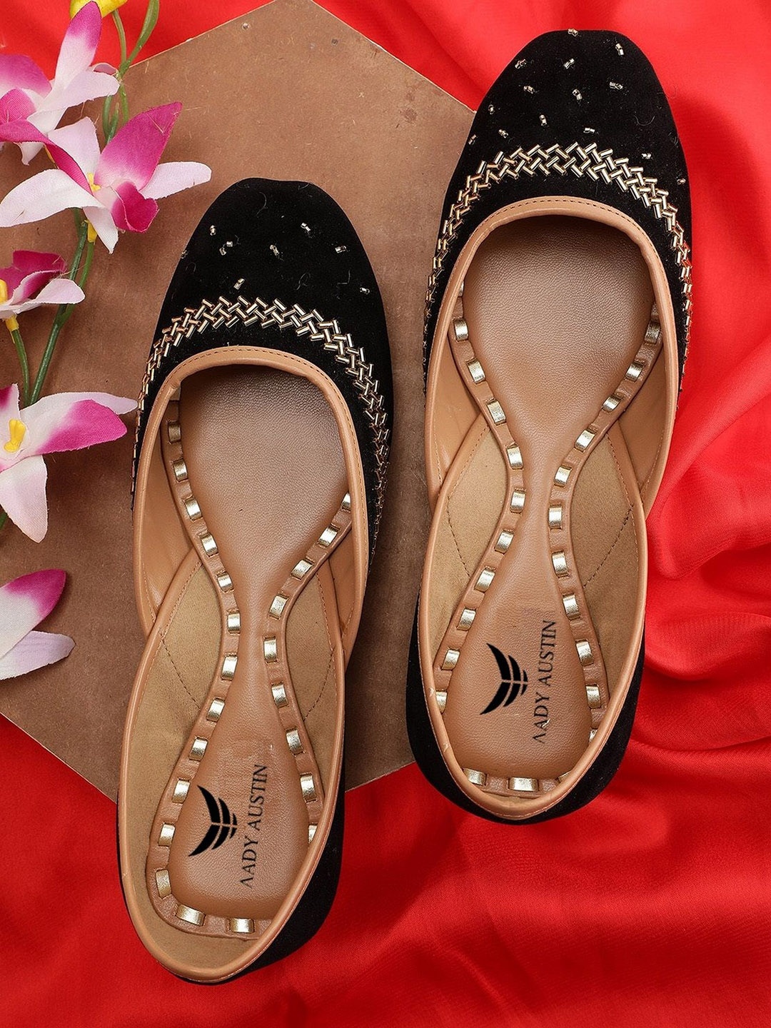 

AADY AUSTIN Women Embellished Ethnic Mojaris, Black