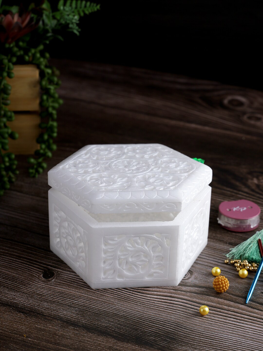 

Aapno Rajasthan White Cutwork Marble Jewellery Organizer