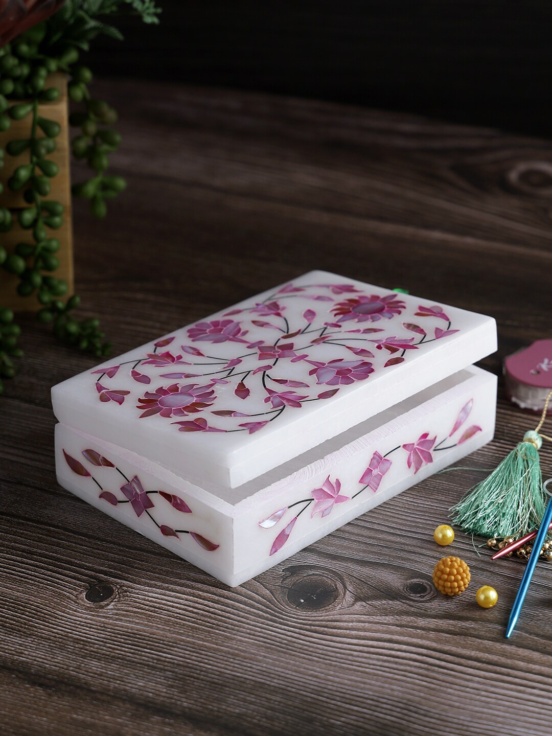 

Aapno Rajasthan Marble Inlay Pink & White Floral Pattern Marble Jewellery Organiser