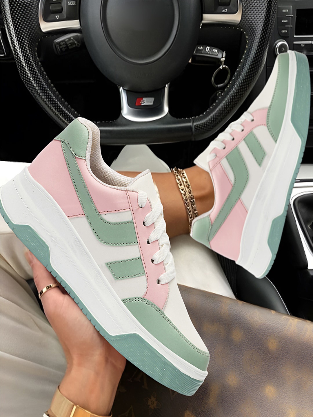 

XE Looks Women Colourblocked Lightweight Comfort Insole Sneakers, Green