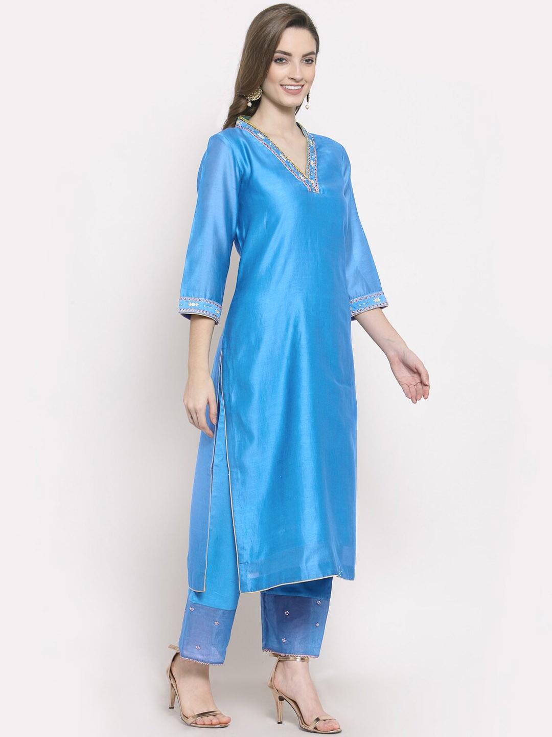 

DART STUDIO V-Neck Thread Work Chanderi Silk Kurta, Blue
