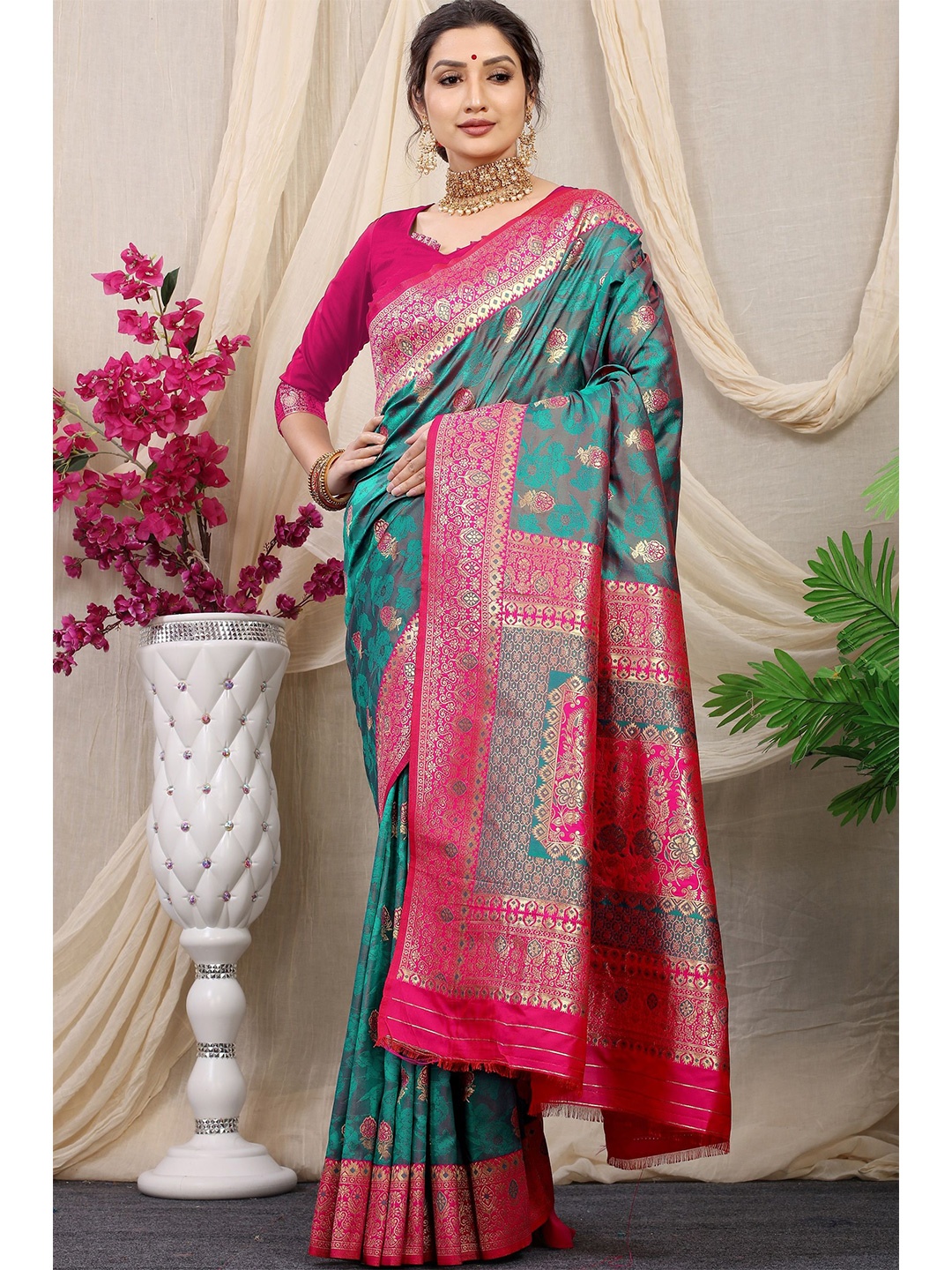 

Anaita Floral Motif Woven Design Zari Pure Silk Banarasi Saree, Green