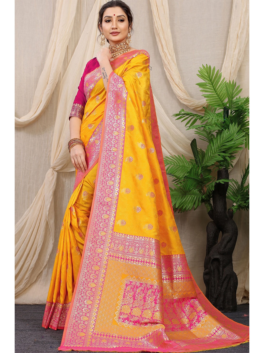 

Anaita Woven Design Zari Pure Silk Banarasi Saree, Orange