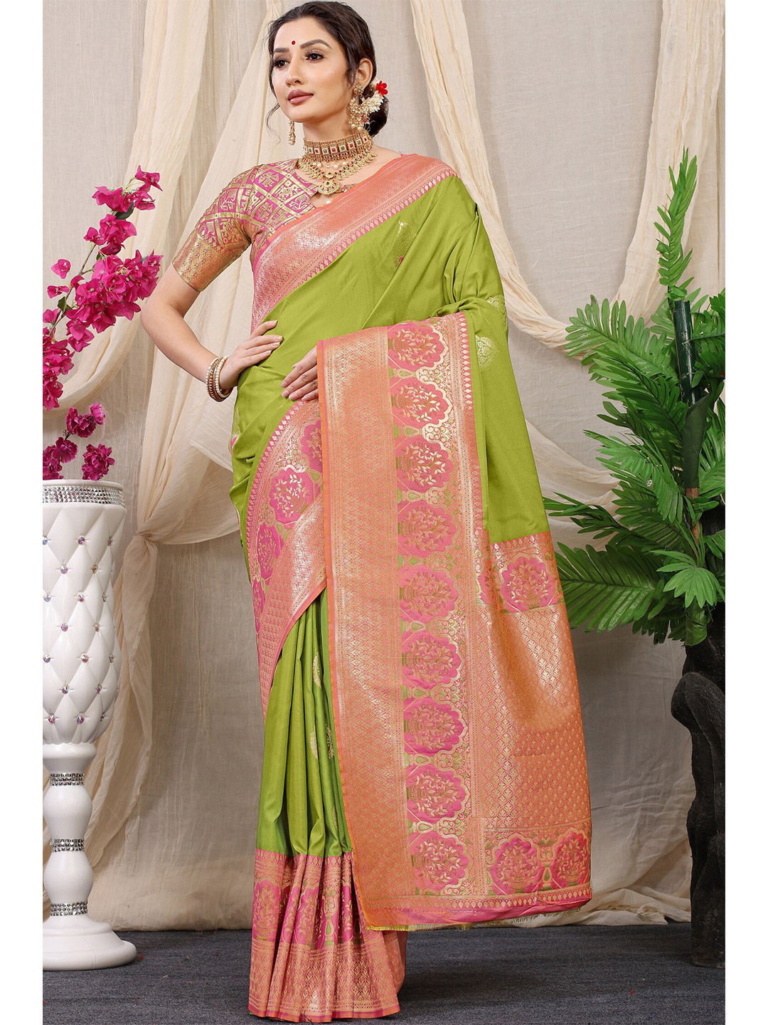 

Anaita Ethnic Motifs Woven Design Zari Pure Silk Banarasi Saree, Green
