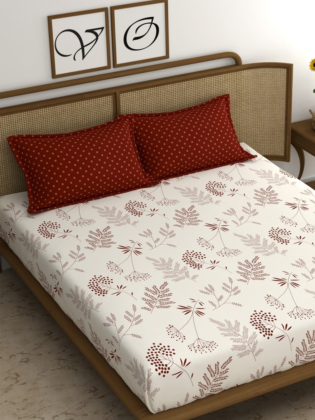 

CHHAVI INDIA Maroon & White Floral 210 TC King Bedsheet with 2 Pillow Covers