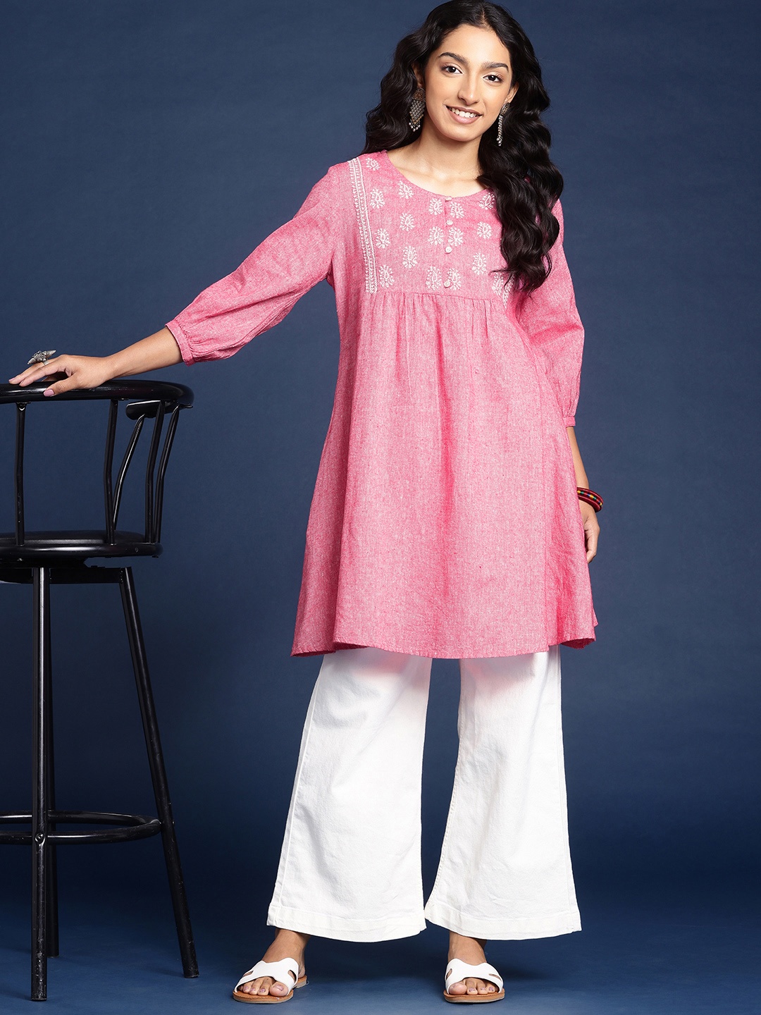 

Taavi Ethnic Motifs Yoke Design Chikankari Kurta, Pink