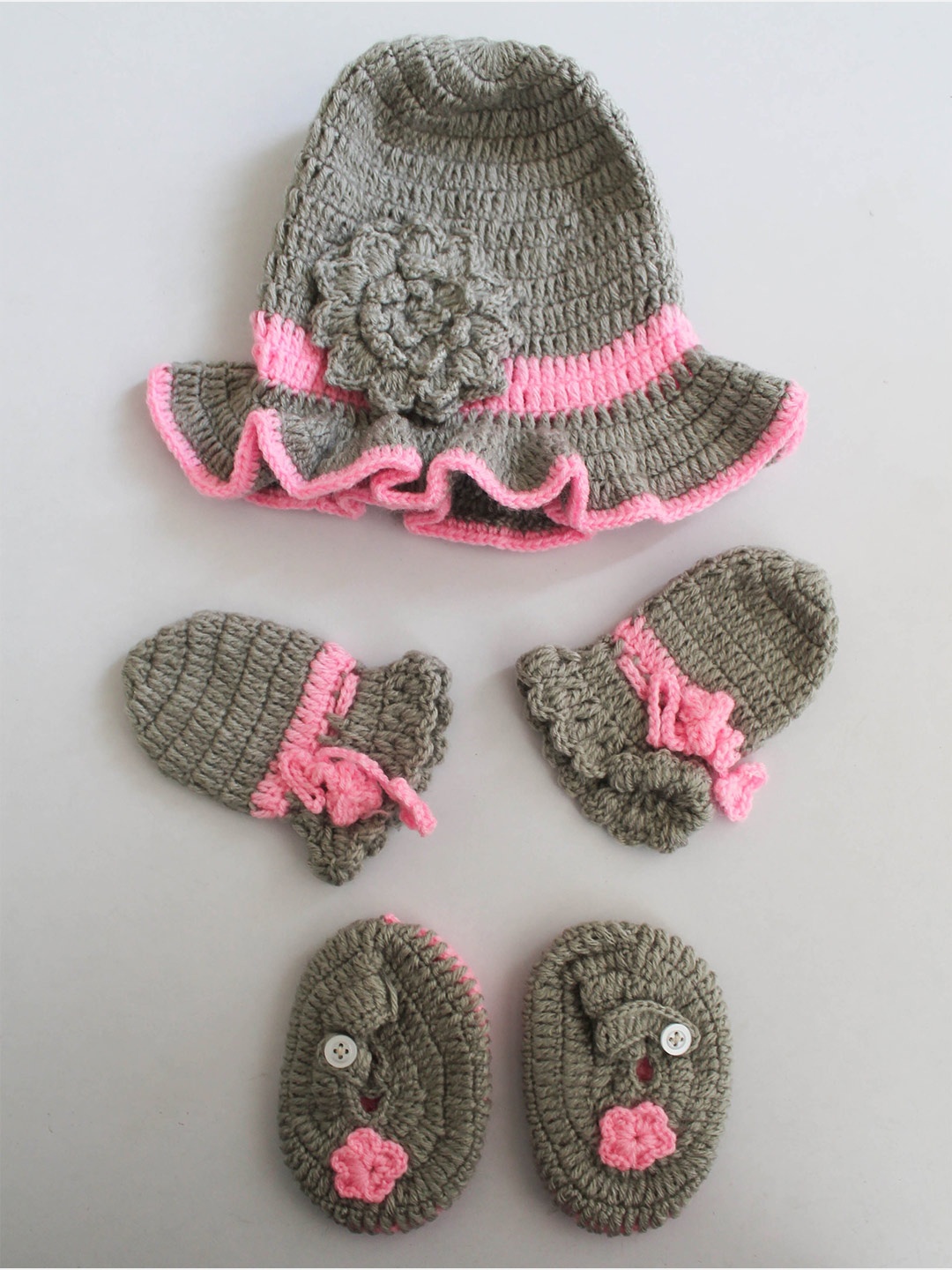 

Woonie Infant Crochet Flower Detailed Cap With Coordinating Mitten & Booties, Grey