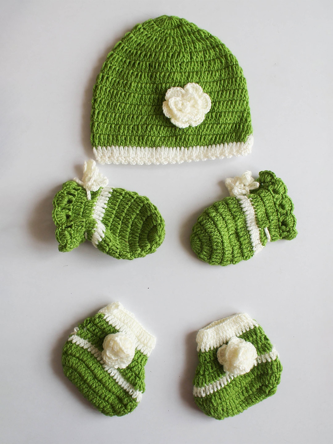 

Woonie Infant Crochet Flower Detailed Cap With Coordinating Booties, Green