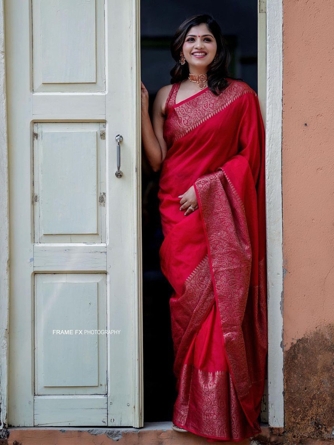 

TIEXA Ethnic Motifs Woven Border Zari Pure Silk Banarasi Saree, Red