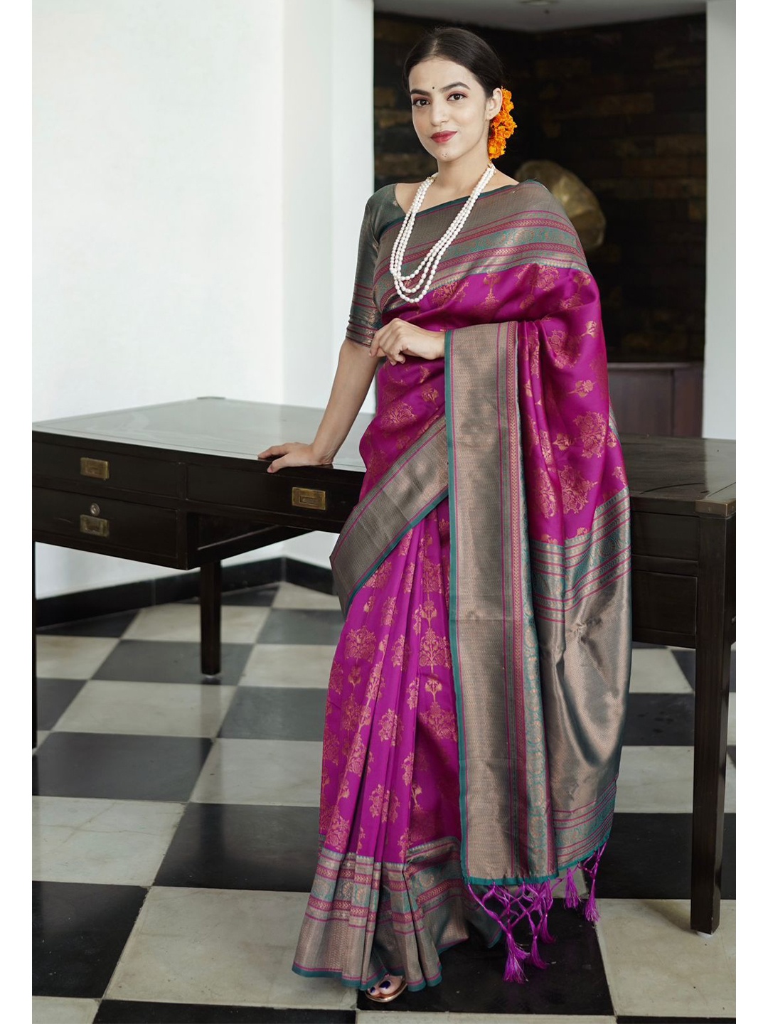 

TIEXA Ethnic Motifs Woven Design Zari Pure Silk Banarasi Saree, Magenta
