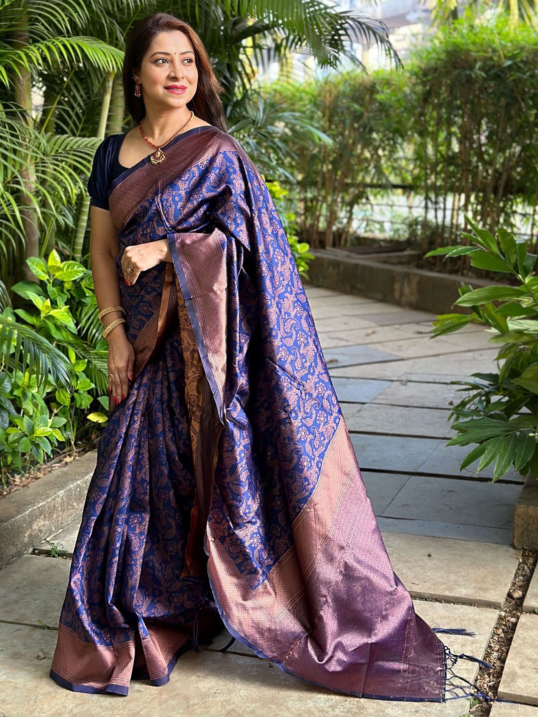 

TIEXA Ethnic Motifs Woven Design Zari Pure Silk Banarasi Saree, Navy blue