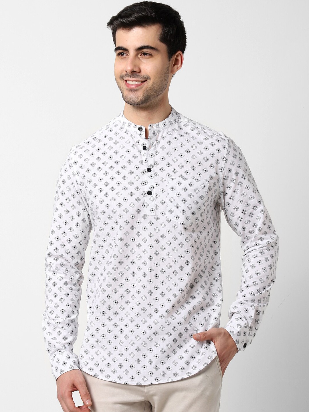 

VASTRADO Ethnic Motifs Printed Mandarin Collar Pure Cotton Short Kurta, White