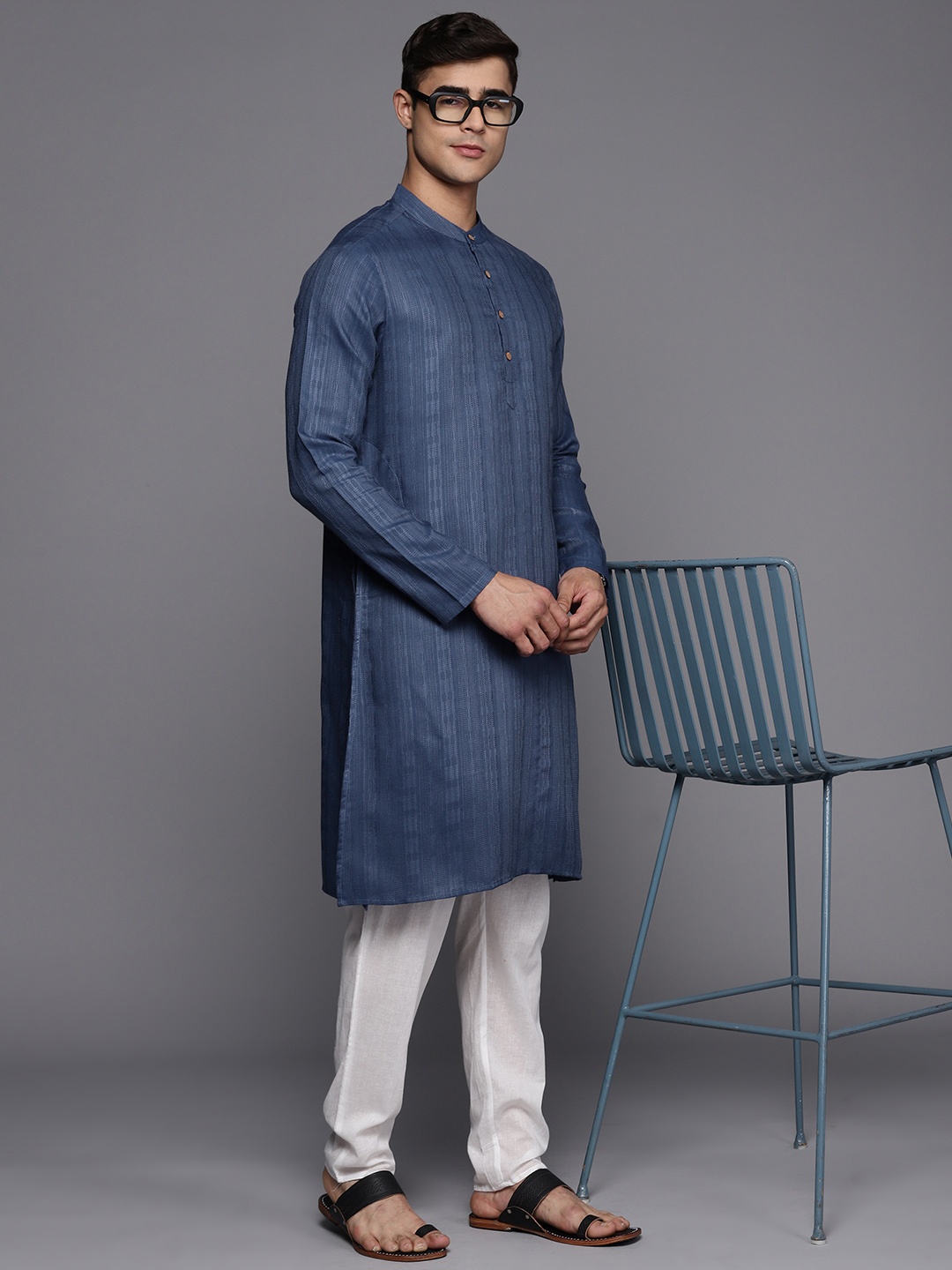 

Inddus Men Woven Design Straight Kurta, Navy blue