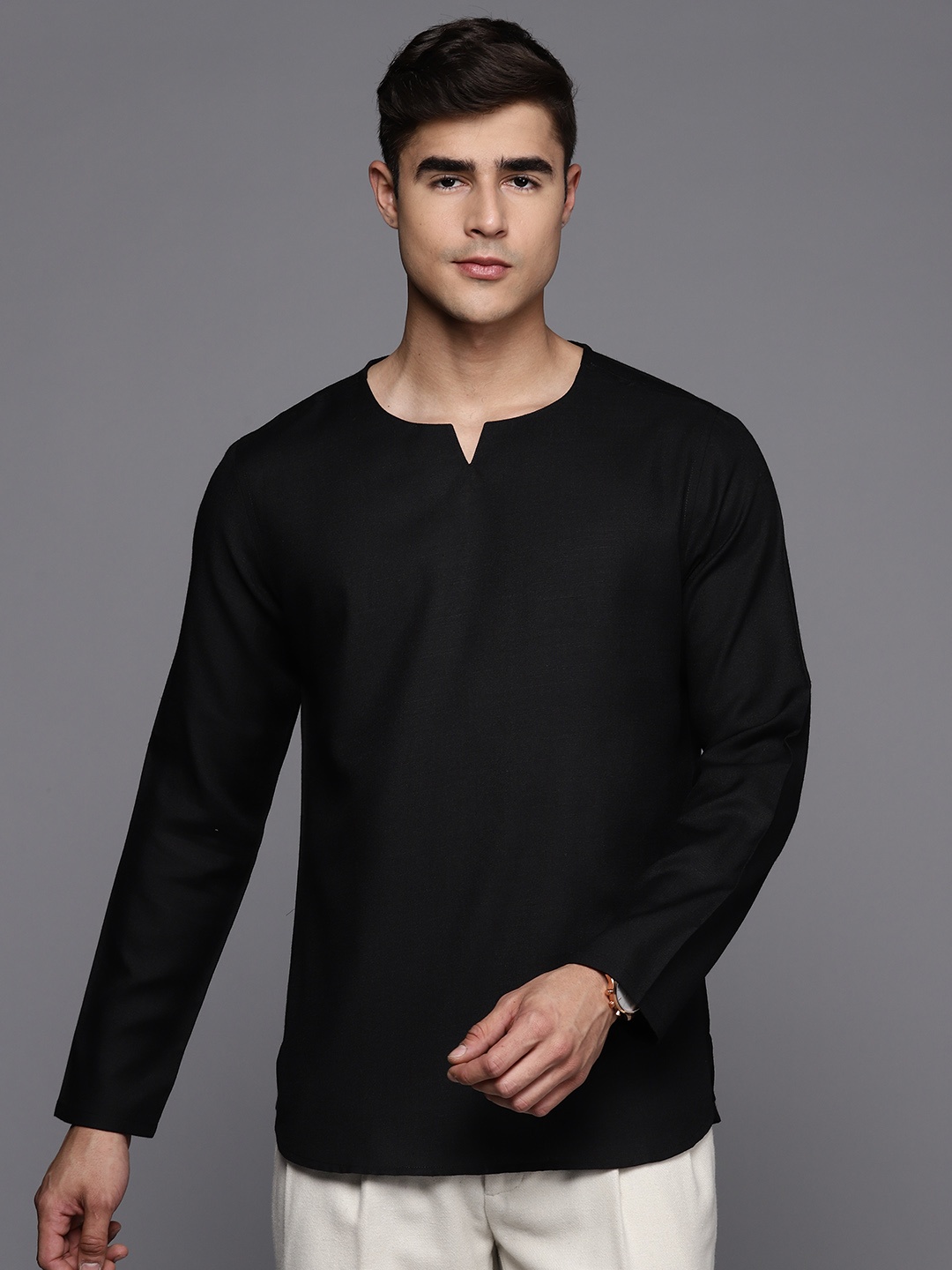 

Inddus Solid Linen Blend Kurta, Black