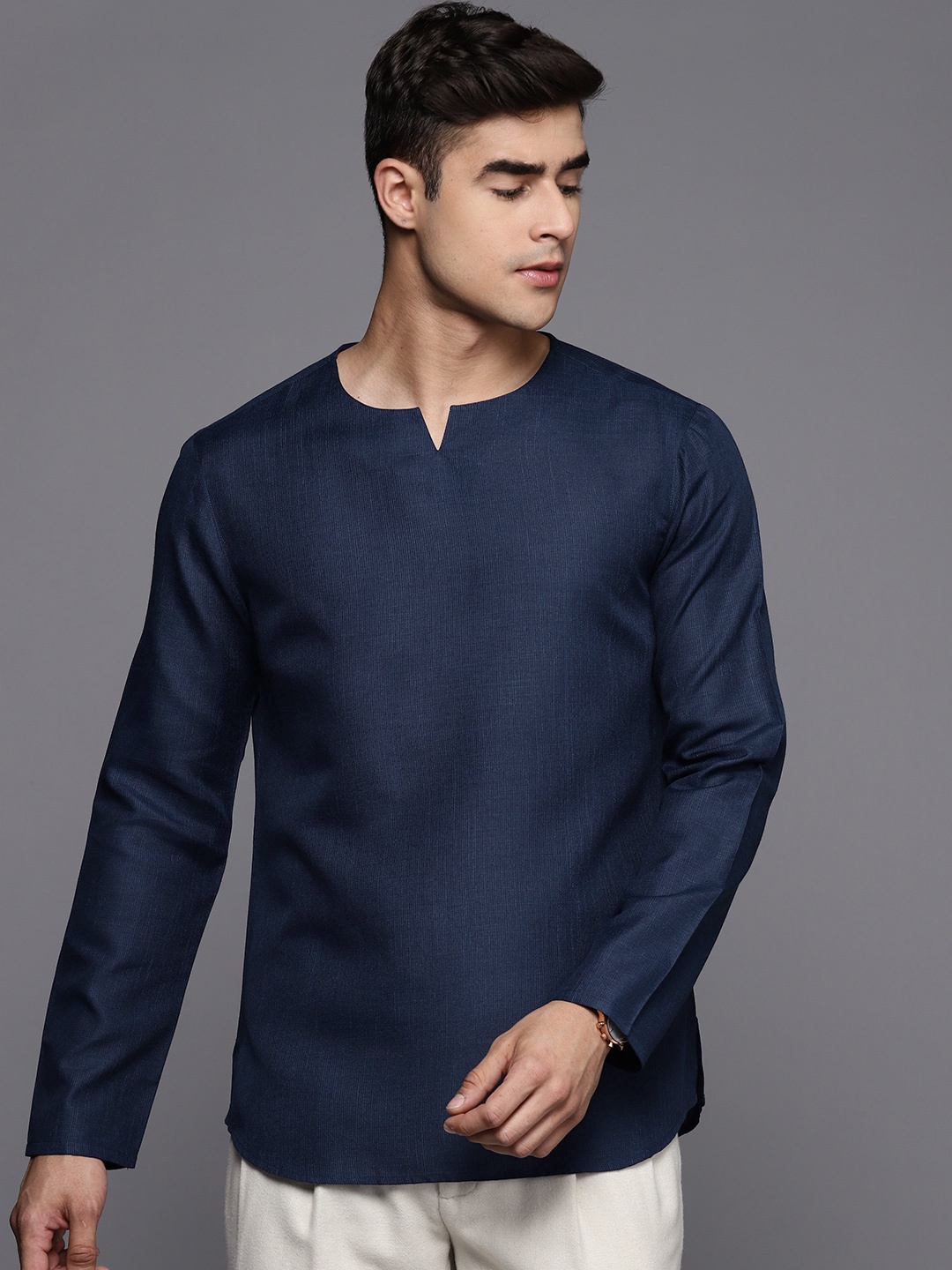 

Inddus Solid Linen Blend Kurta, Navy blue