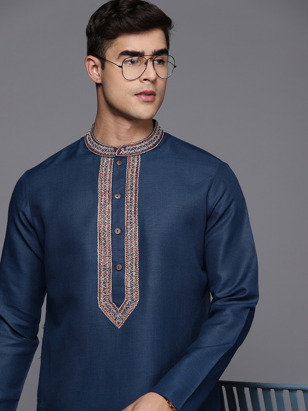 

Inddus Ethnic Motifs Yoke Design Linen Blend Thread Work Kurta, Navy blue