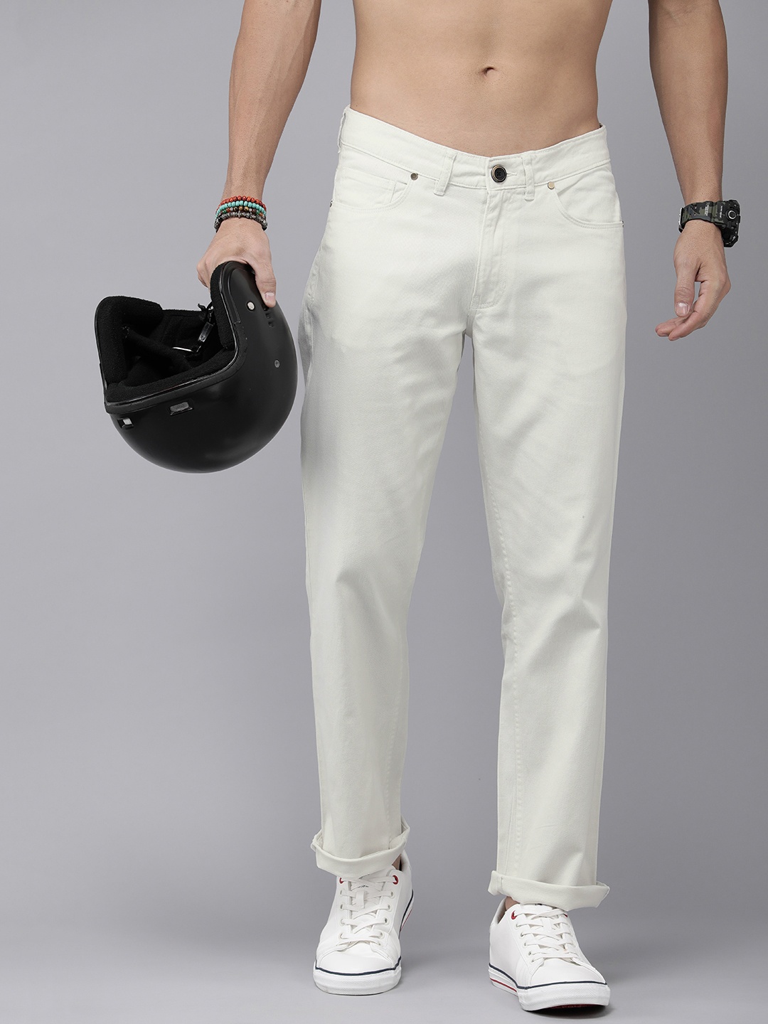 

Roadster Men Solid Regular Fit Mid-Rise Plain Twill Weave Flat-Front Chinos, White