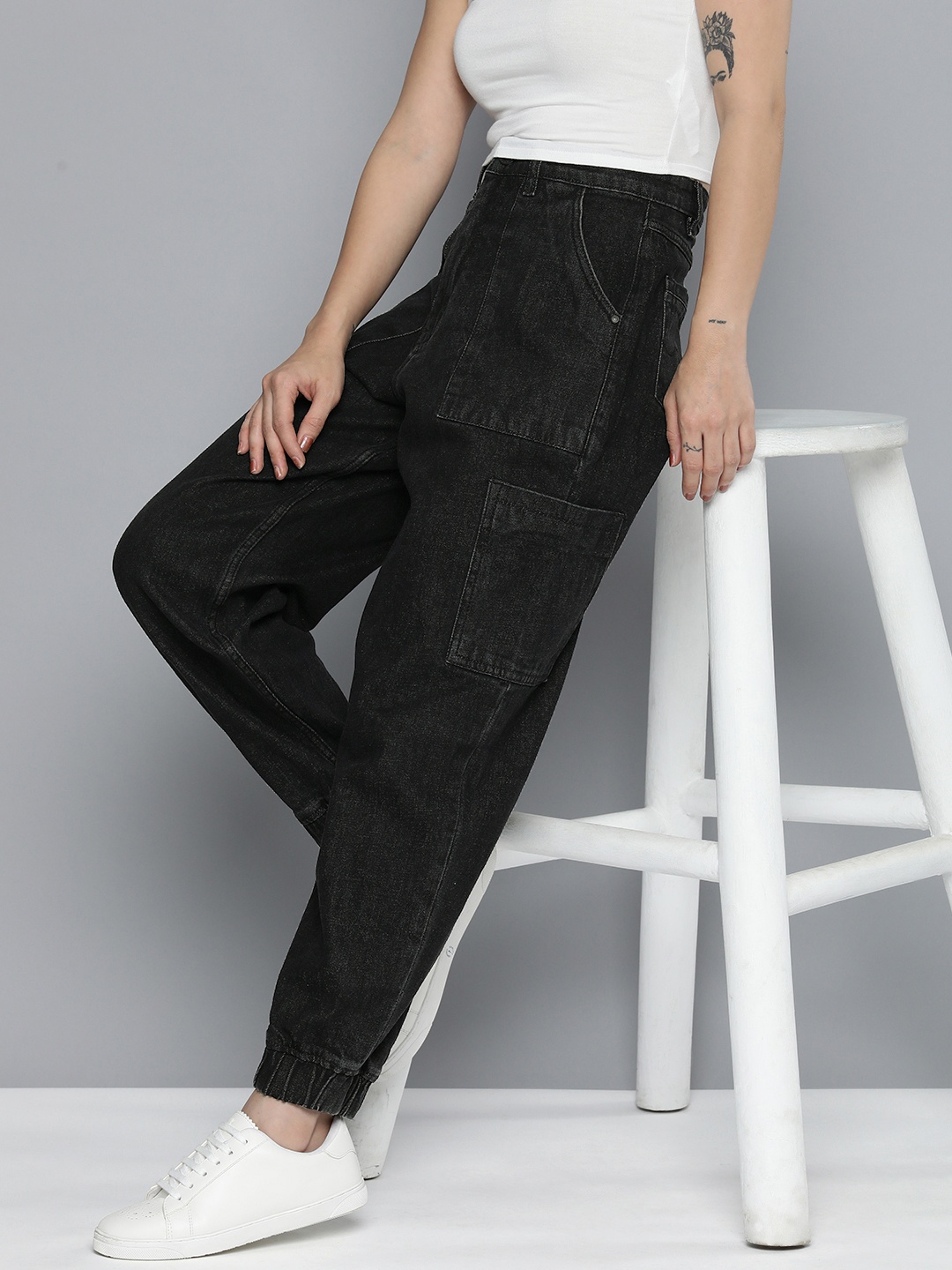 

Mast & Harbour Women Light Fade Cuffed Hem Mid-Rise Stretchable Jogger, Black