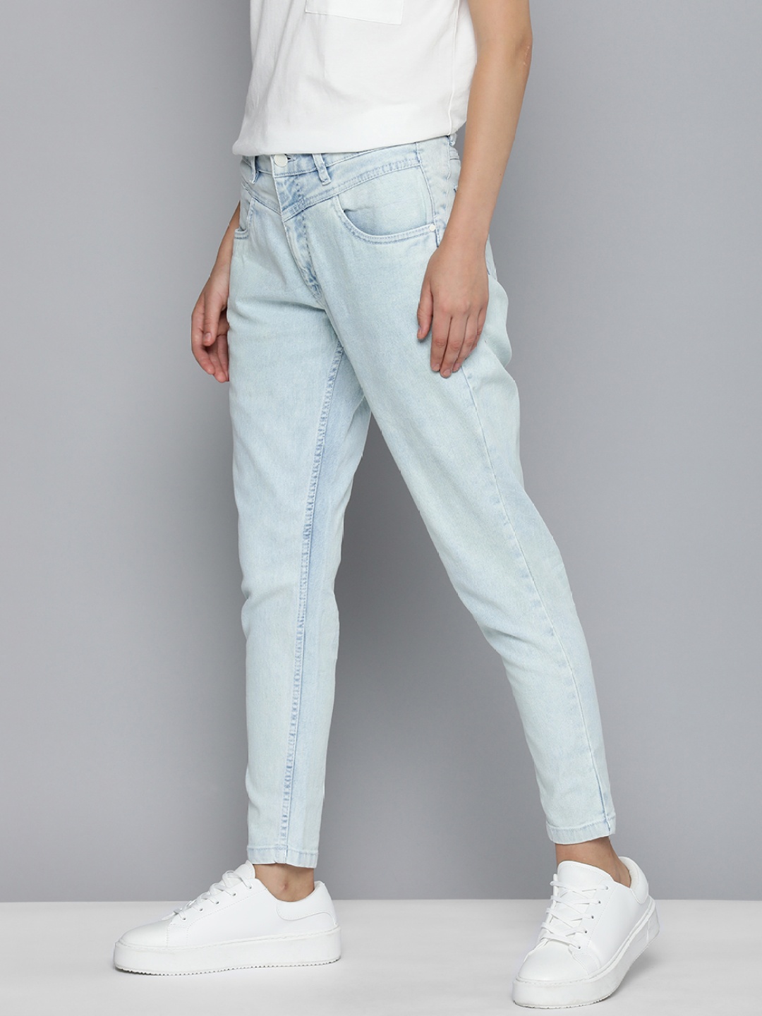 

Mast & Harbour Women Mom Fit Heavy Fade Stretchable Jeans, Blue