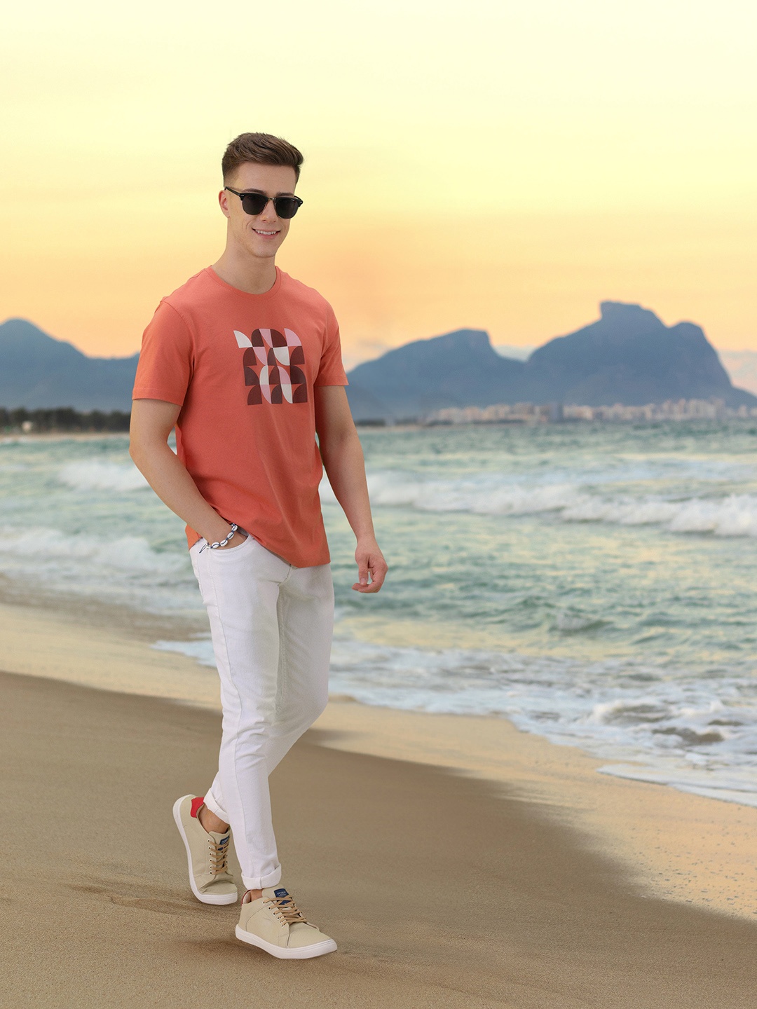 

Mast & Harbour Men Coral Rose Pure Cotton Printed T-shirt